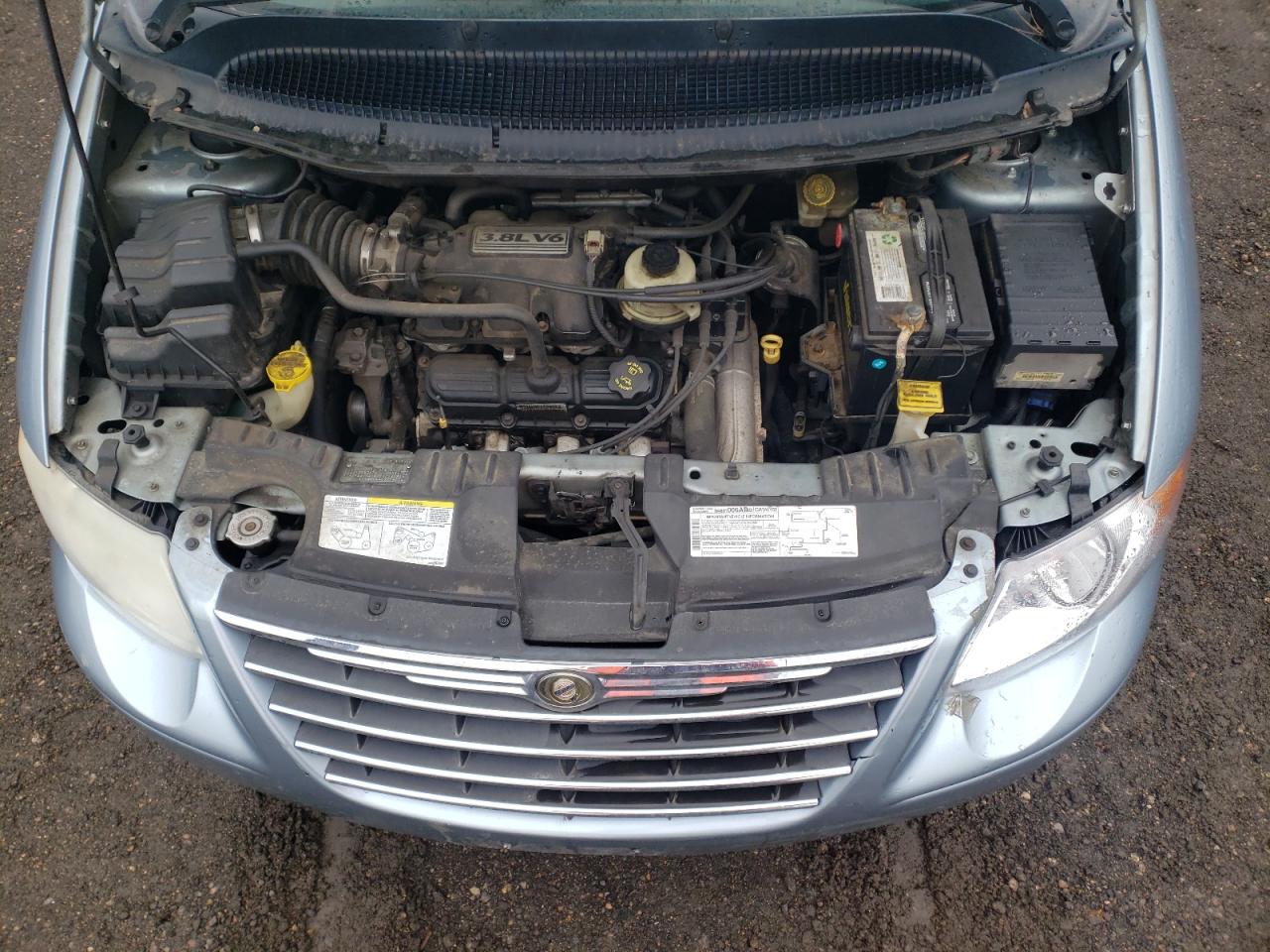 Photo 7 from auction – 2005 CHRYSLER TOWN AND C with VIN 2C4GP54LX5R147144