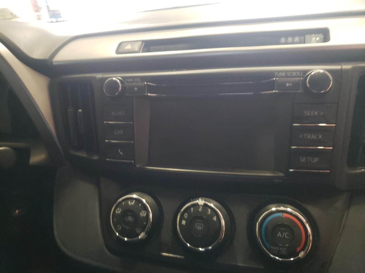 Photo 9 from auction – 2018 TOYOTA RAV4 LE with VIN JTMBFREV1JJ727370
