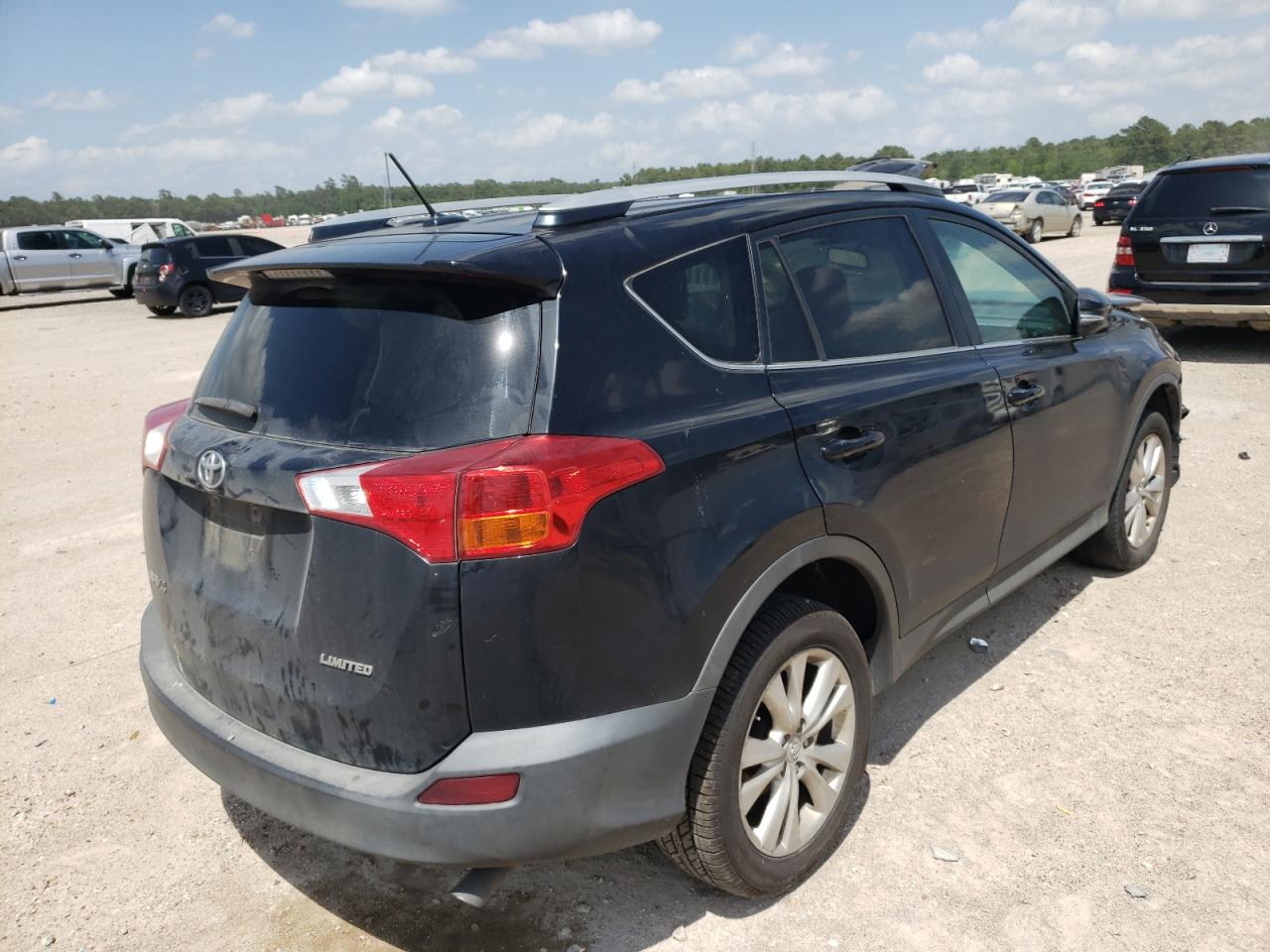 Photo 4 from auction – 2015 TOYOTA RAV4 LIMIT with VIN 2T3YFREV3FW185787