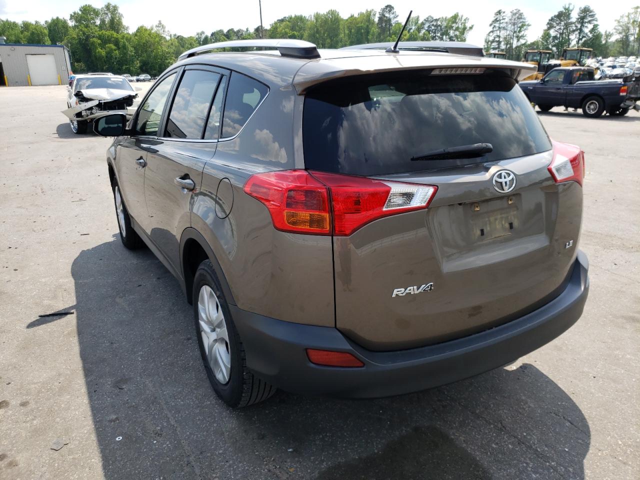 Photo 3 from auction – 2015 TOYOTA RAV4 LE with VIN JTMZFREV8FD076131