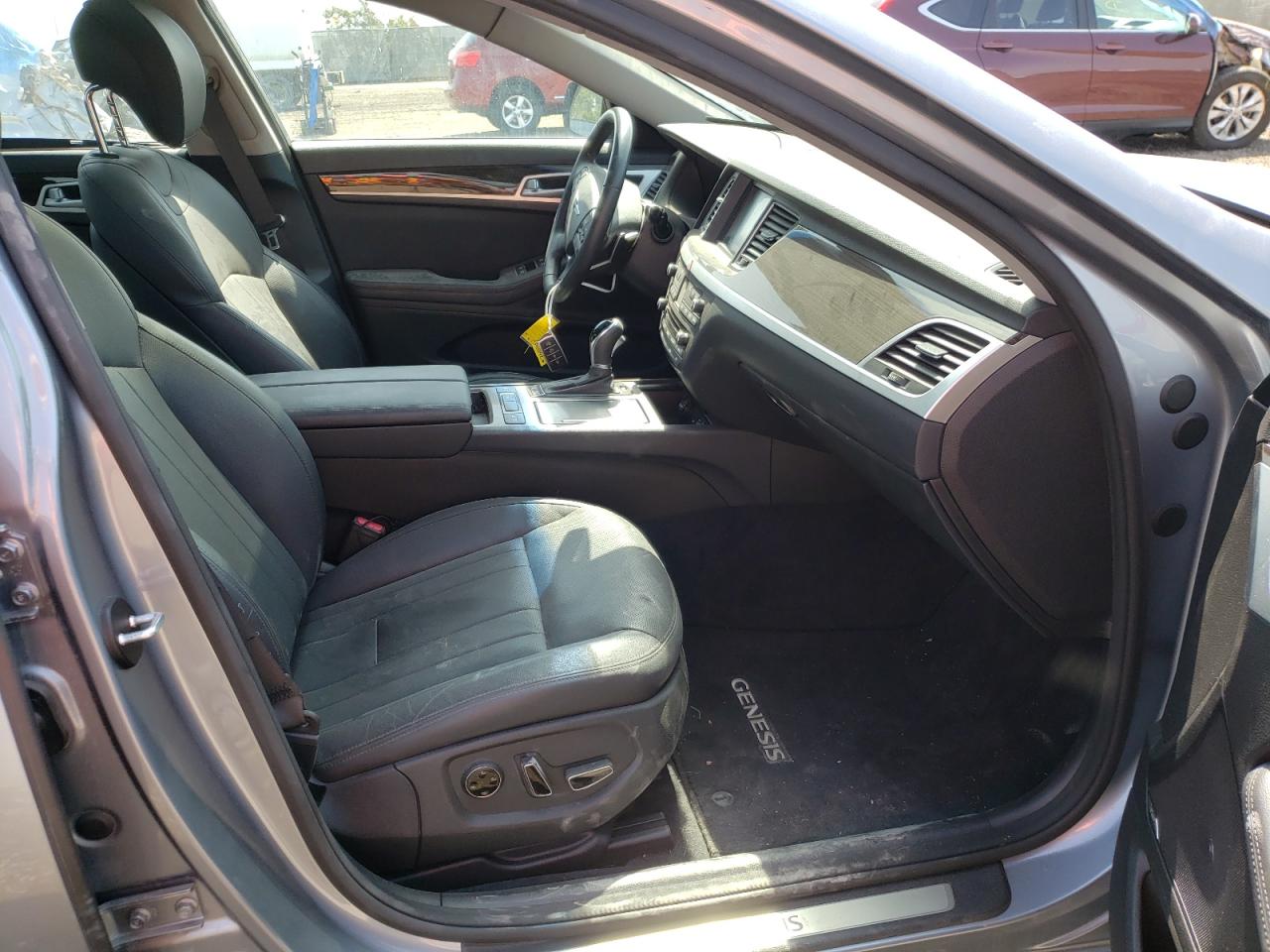 Photo 5 from auction – 2017 GENESIS G80 BASE with VIN KMHGN4JE3HU177465