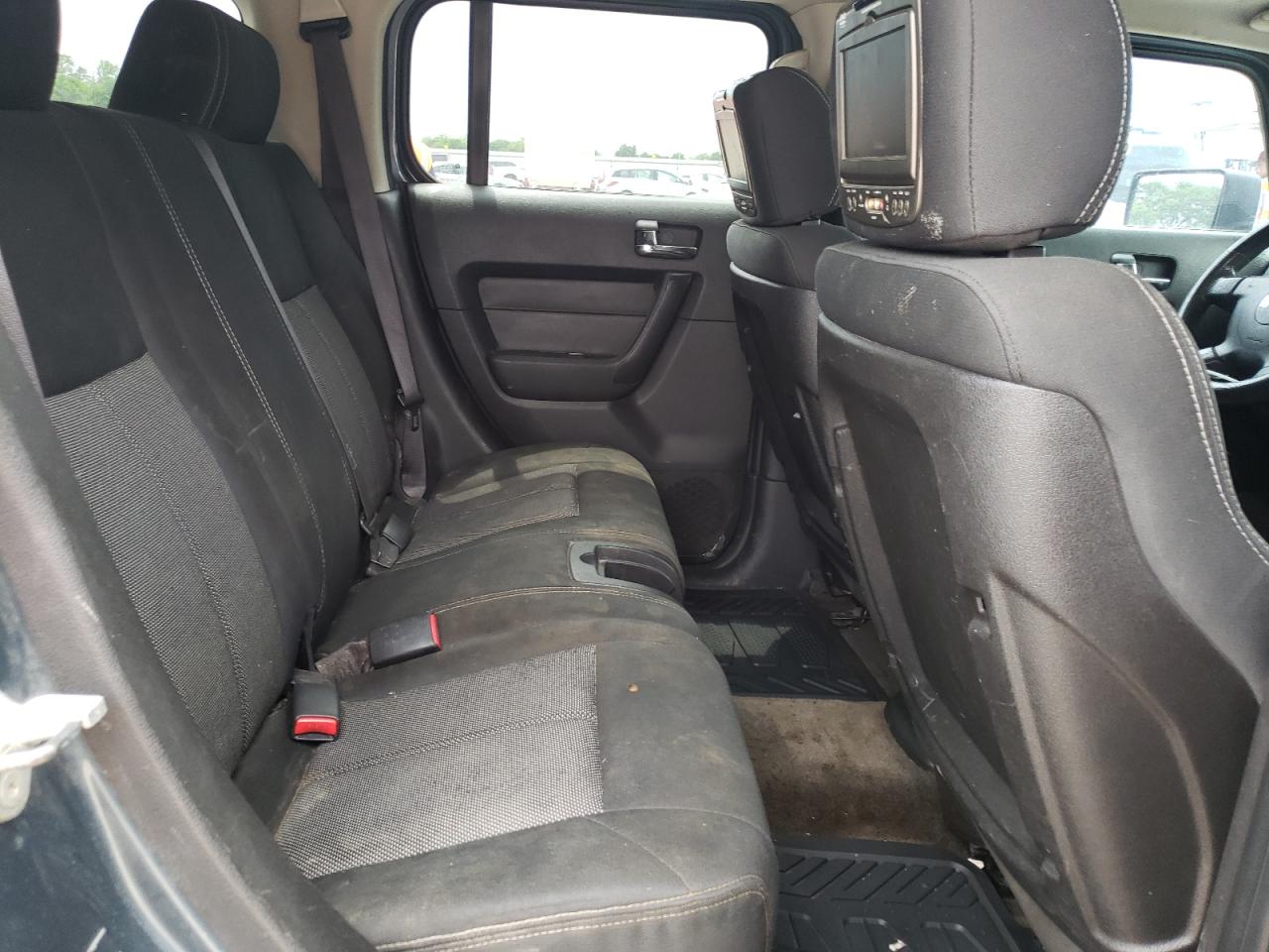 Photo 6 from auction – 2006 HUMMER H3 with VIN 5GTDN136468184595
