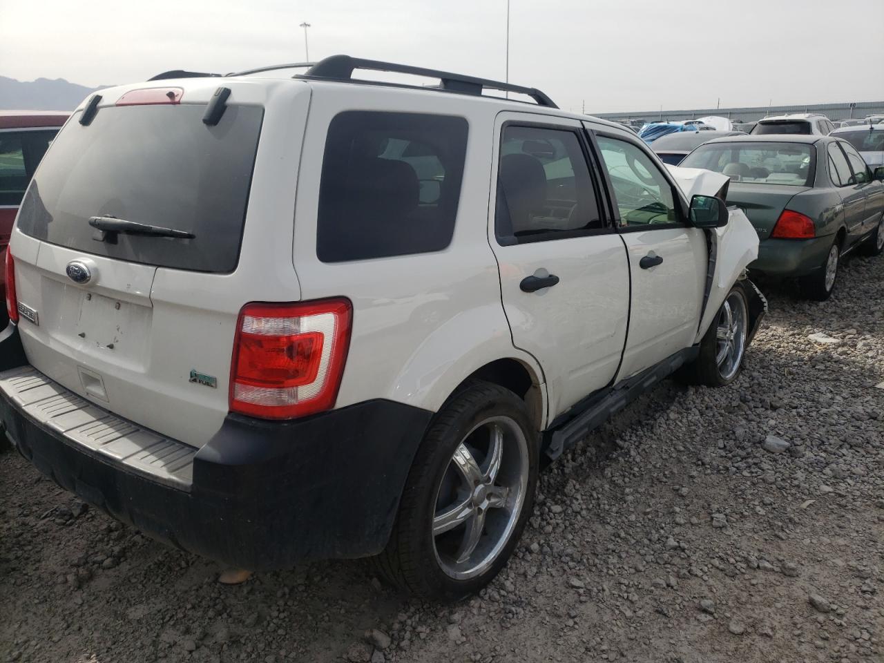Photo 4 from auction – 2010 FORD ESCAPE XLT with VIN 1FMCU0DG1AKB92538