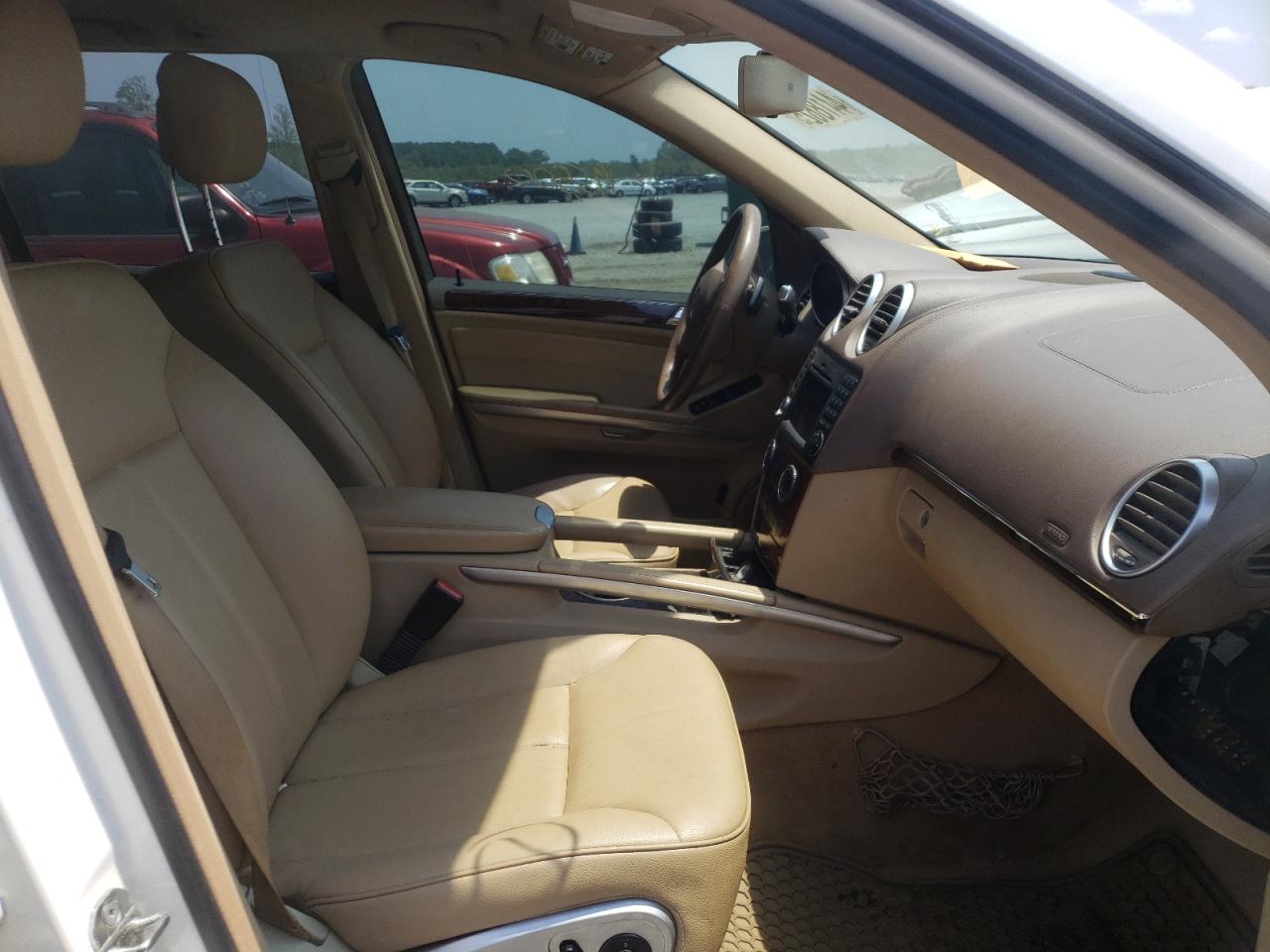Photo 5 from auction – 2015 VOLKSWAGEN PASSAT SEL with VIN 1VWCV7A36FC003327