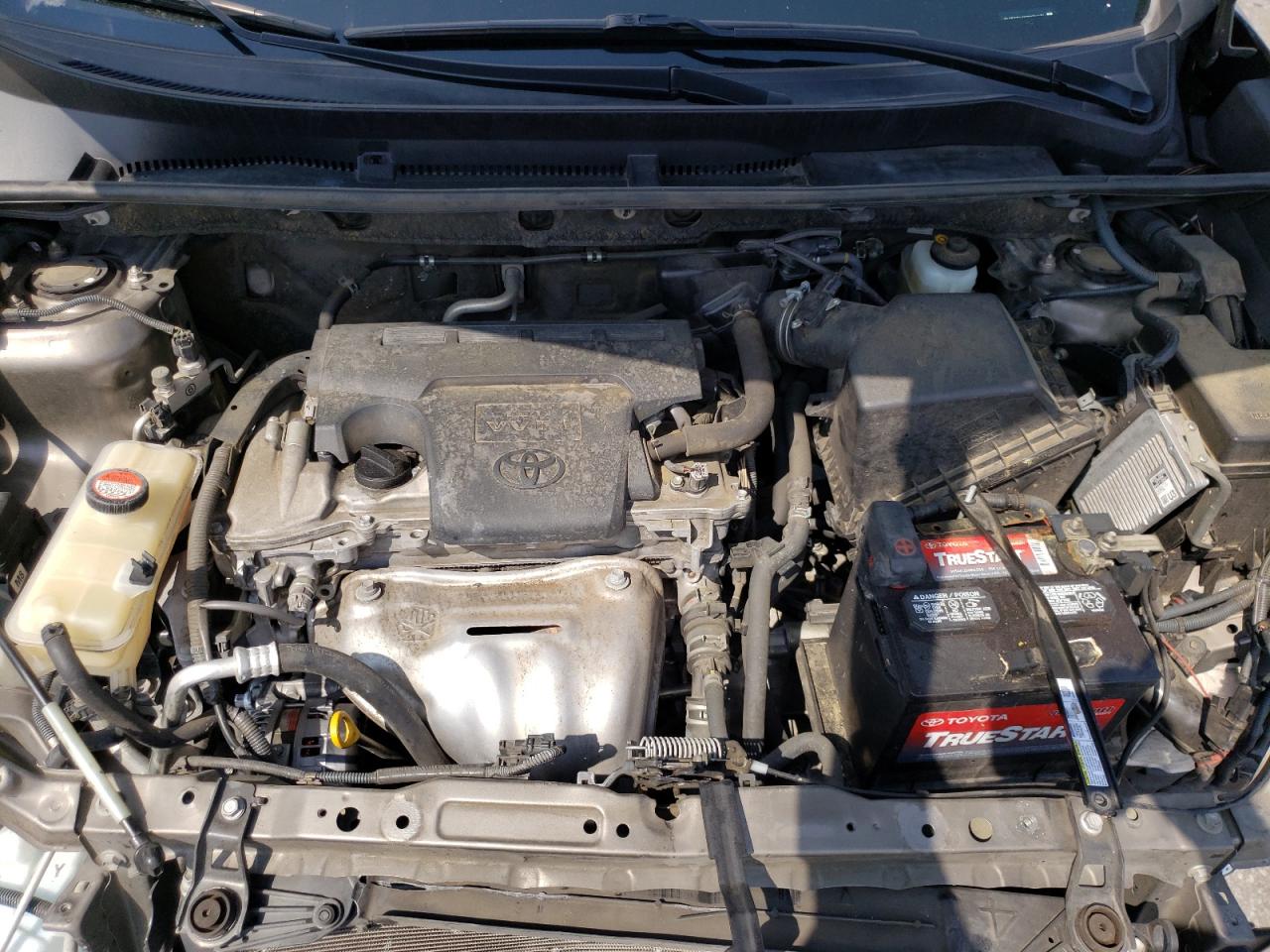 Photo 7 from auction – 2015 TOYOTA RAV4 LE with VIN JTMZFREV8FD076131