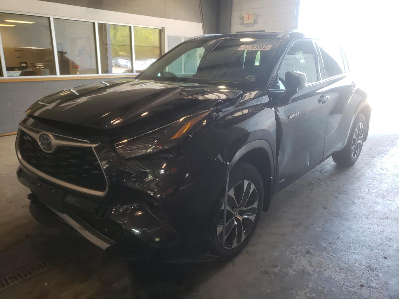 Photo 2 from auction – 2021 TOYOTA HIGHLANDER with VIN 5TDHBRCH2MS036956