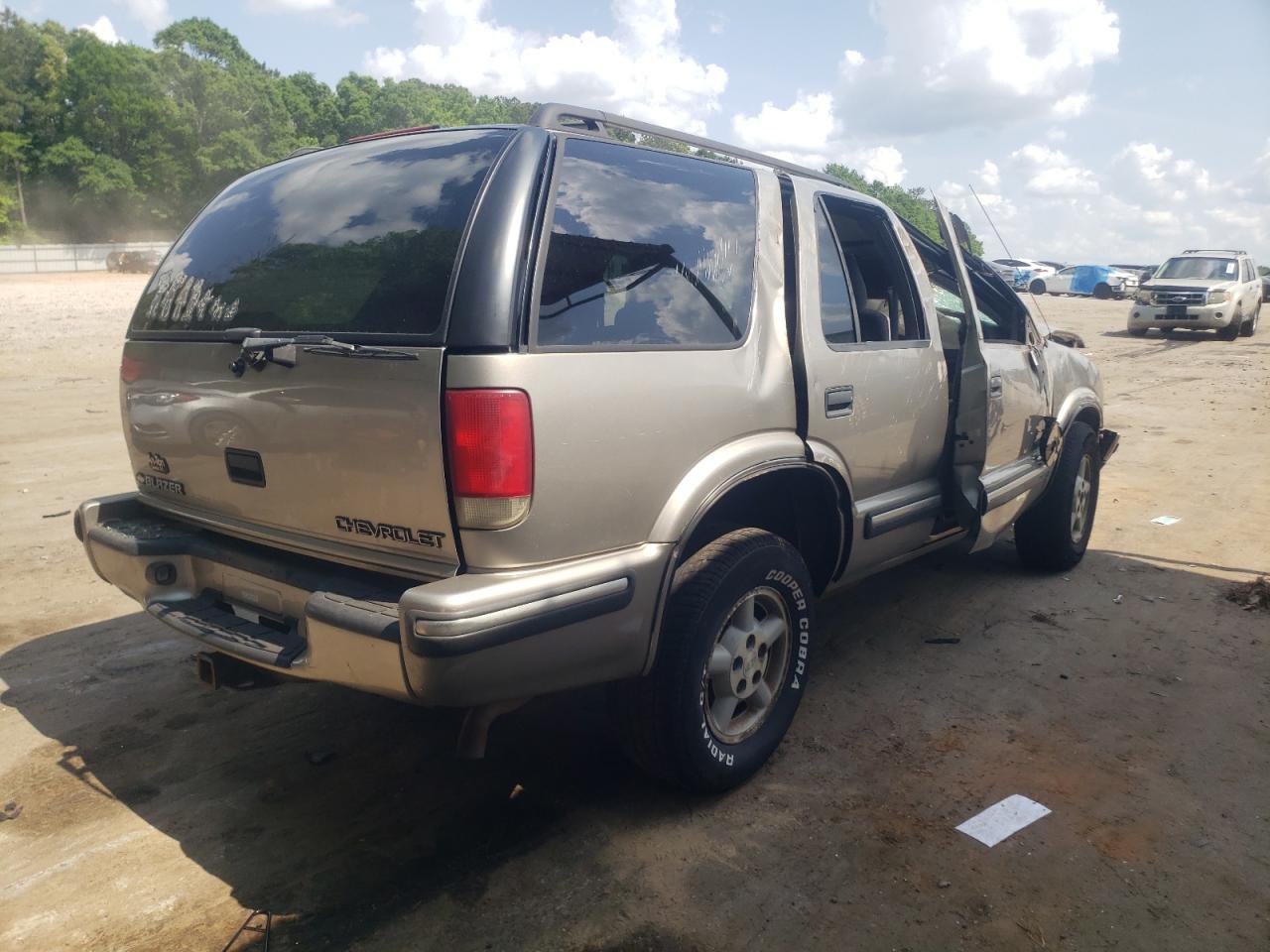 Photo 4 from auction – 1998 CHEVROLET BLAZER with VIN 1GNDT13W9W2297210