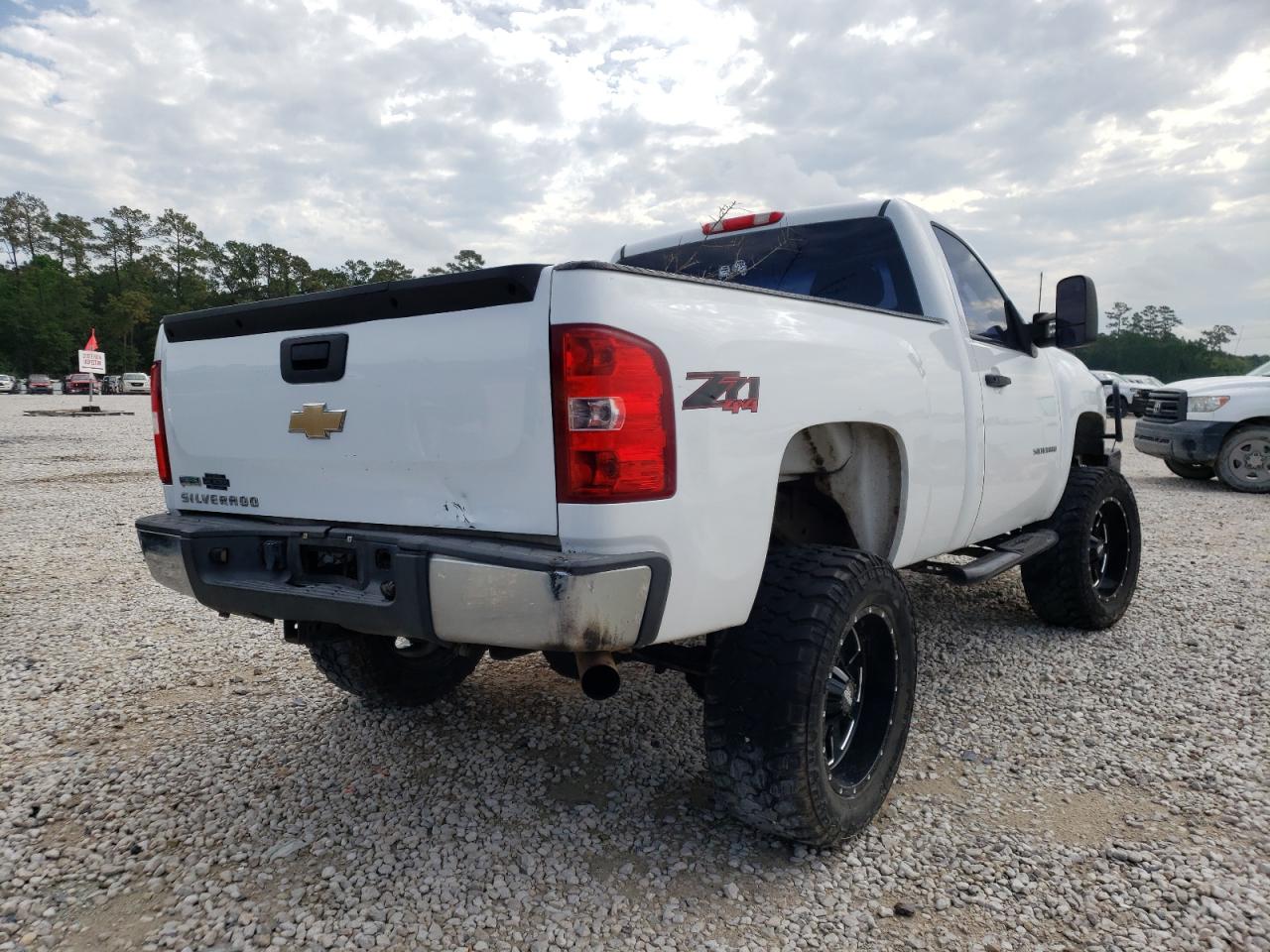 Photo 4 from auction – 2011 CHEVROLET SILVERADO with VIN 1GCNKPEA8BZ282185