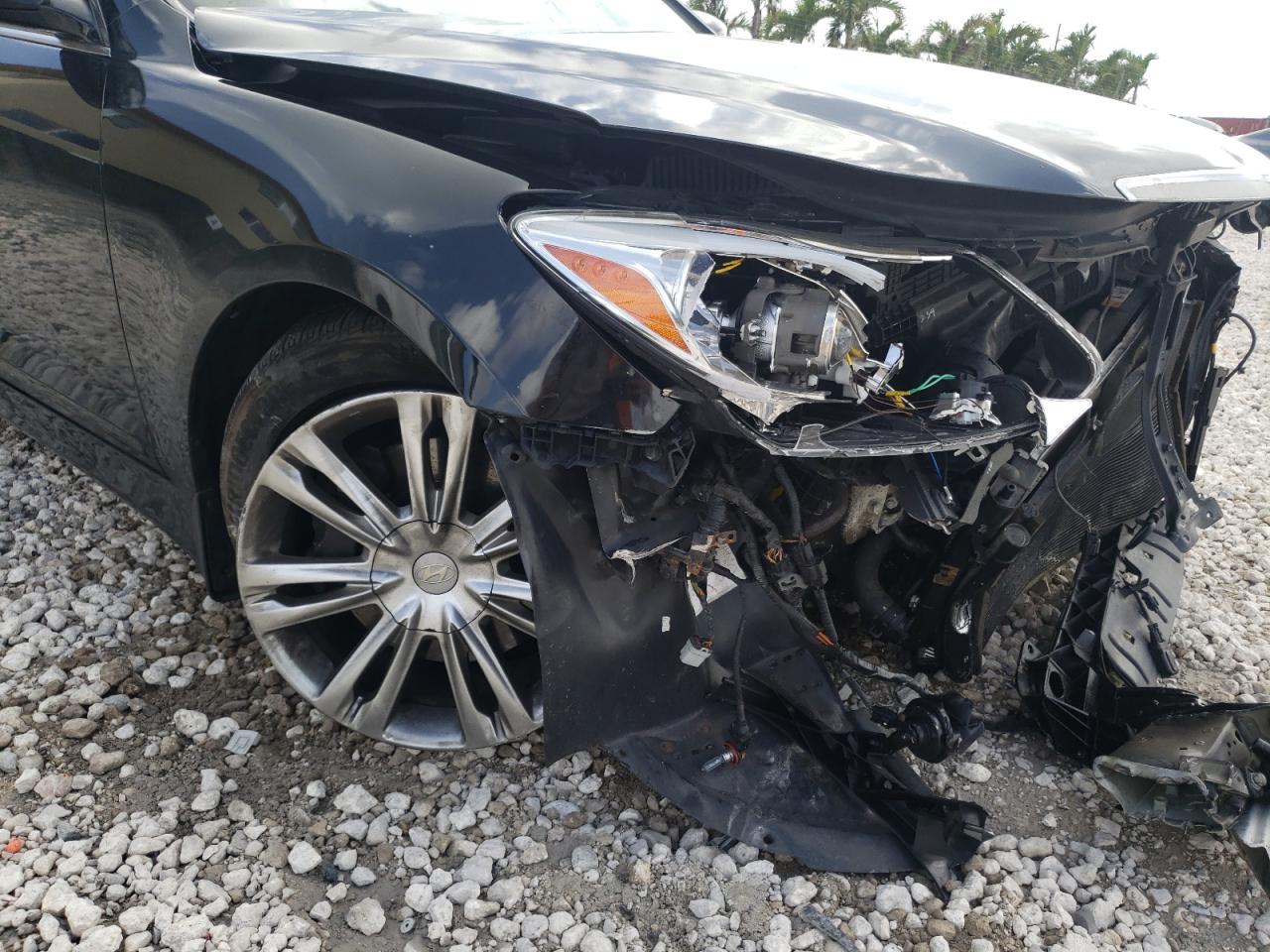 Photo 9 from auction – 2013 HYUNDAI GENESIS 3. with VIN KMHGC4DD2DU253115