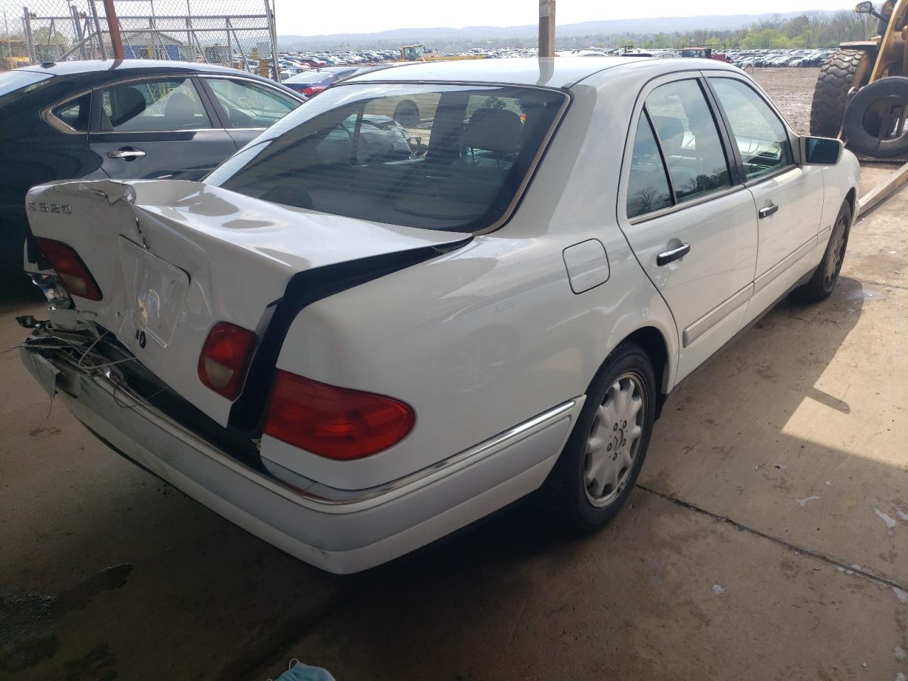 Photo 17 from auction – 1997 MERCEDES-BENZ E 320 with VIN WDBJF55F4VJ035363