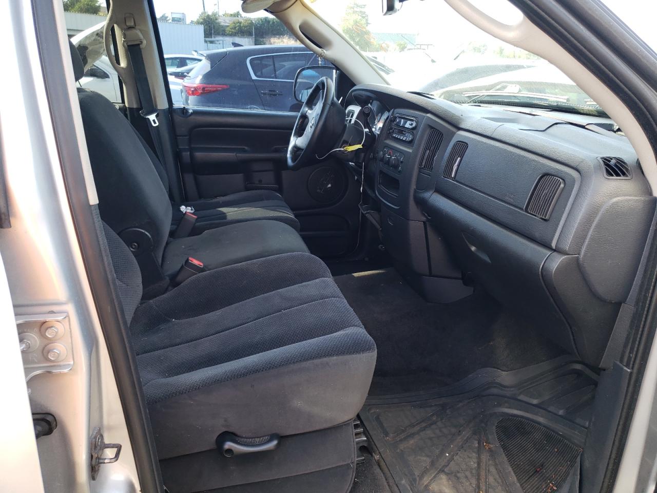 Photo 5 from auction – 2002 DODGE RAM 1500 with VIN 1B7HA18Z32J110353