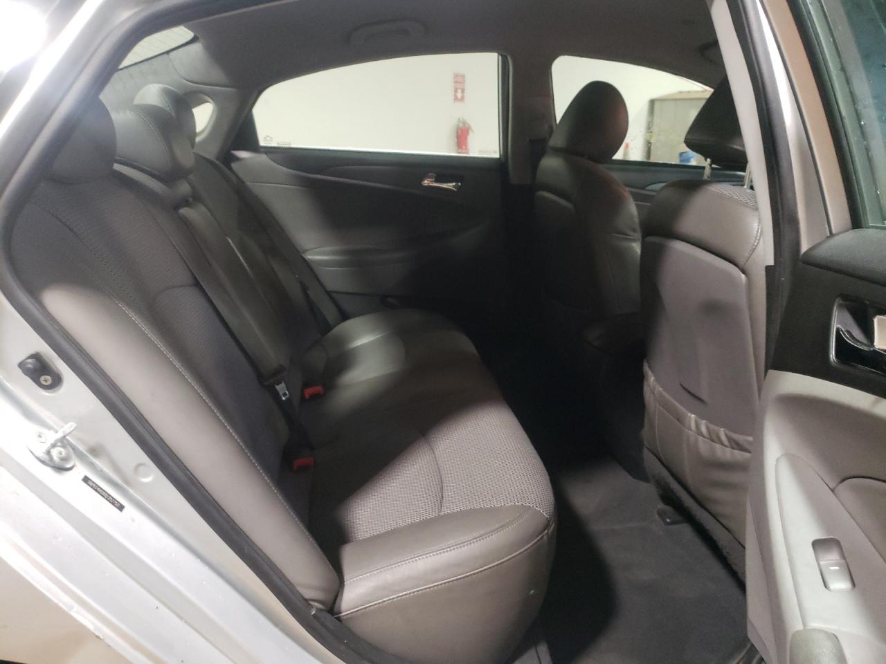 Photo 6 from auction – 2011 HYUNDAI SONATA SE with VIN 5NPEC4AC6BH252757