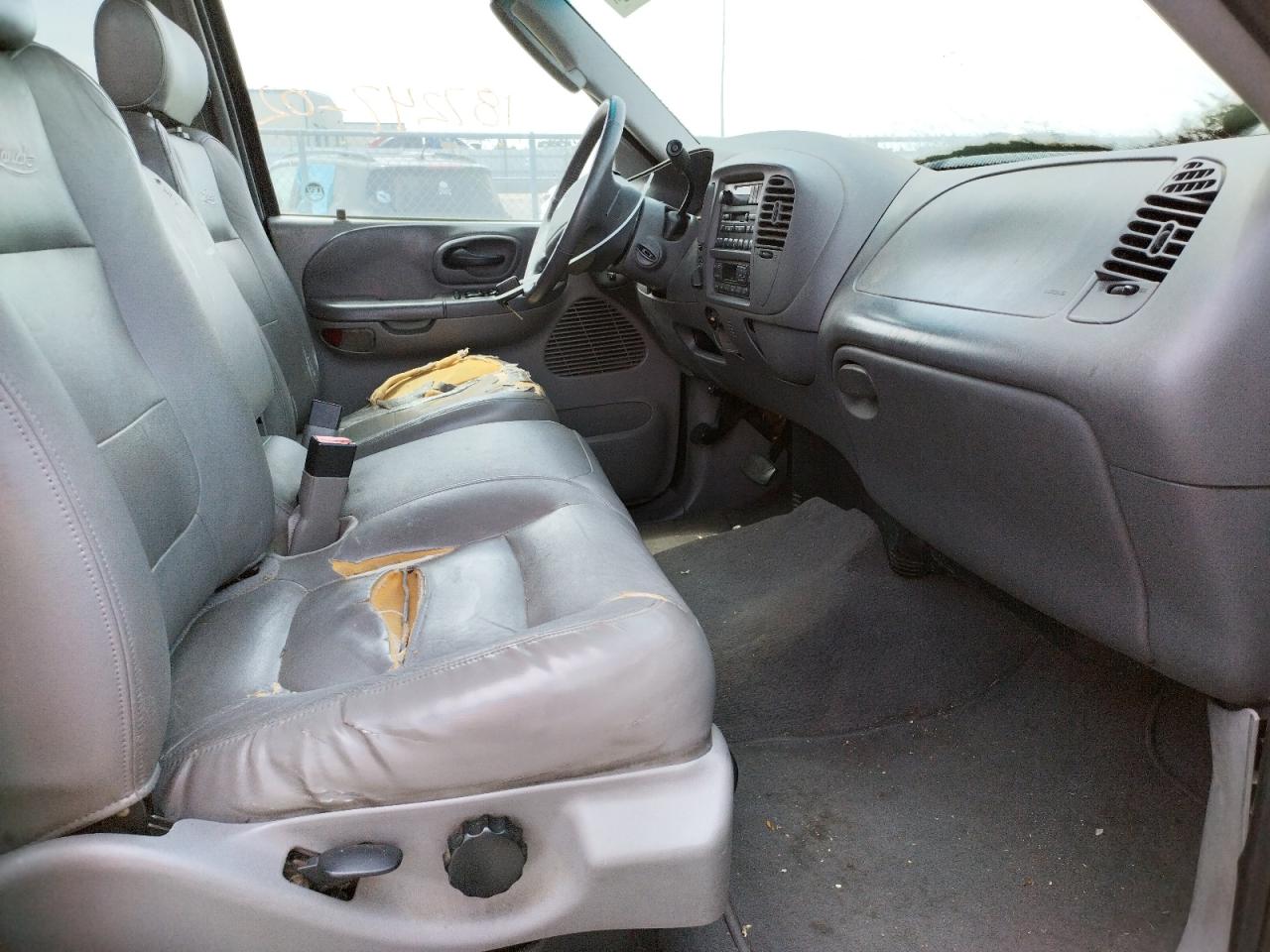 Photo 5 from auction – 2002 FORD F150 SUPER with VIN 1FTRW08L12KC97873