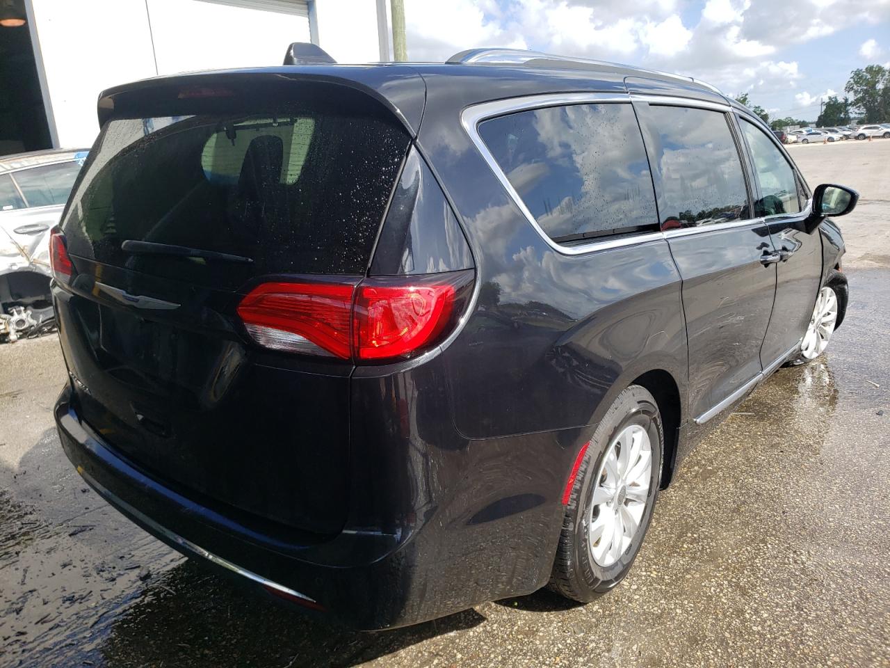 Photo 4 from auction – 2019 CHRYSLER PACIFICA T with VIN 2C4RC1BG1KR651418