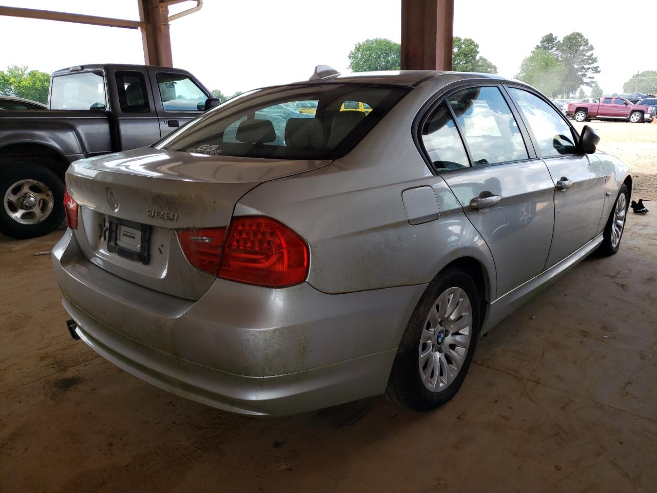Photo 4 from auction – 2009 BMW 328 I with VIN WBAPH77579NL83837