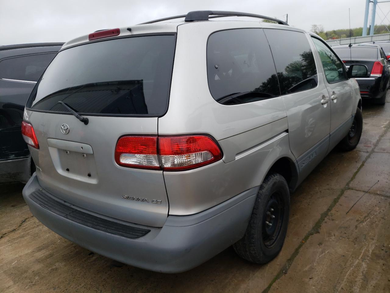 Photo 4 from auction – 2002 TOYOTA SIENNA CE with VIN 4T3ZF19C72U507372