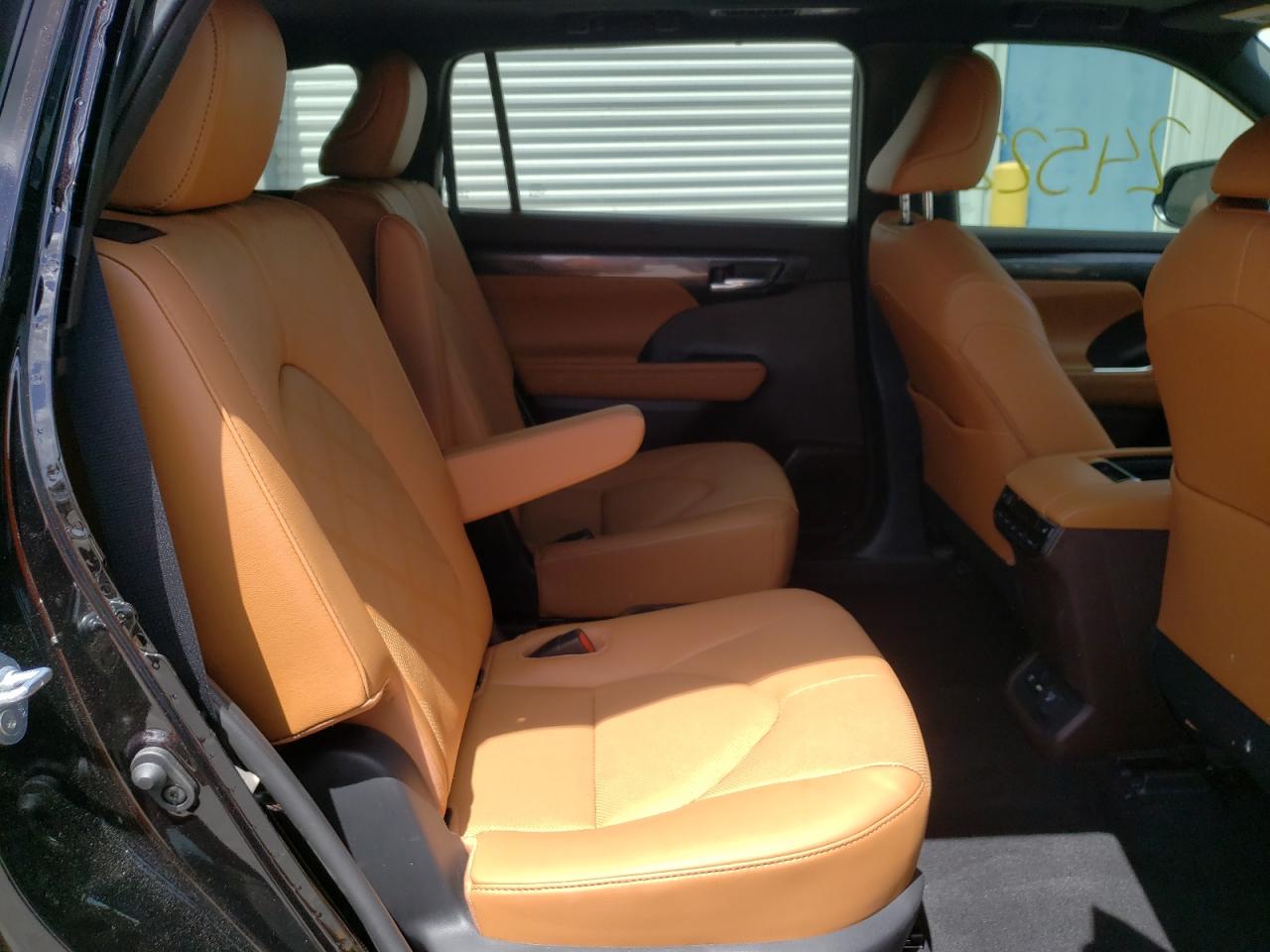 Photo 6 from auction – 2020 TOYOTA HIGHLANDER with VIN 5TDFARAH2LS001068