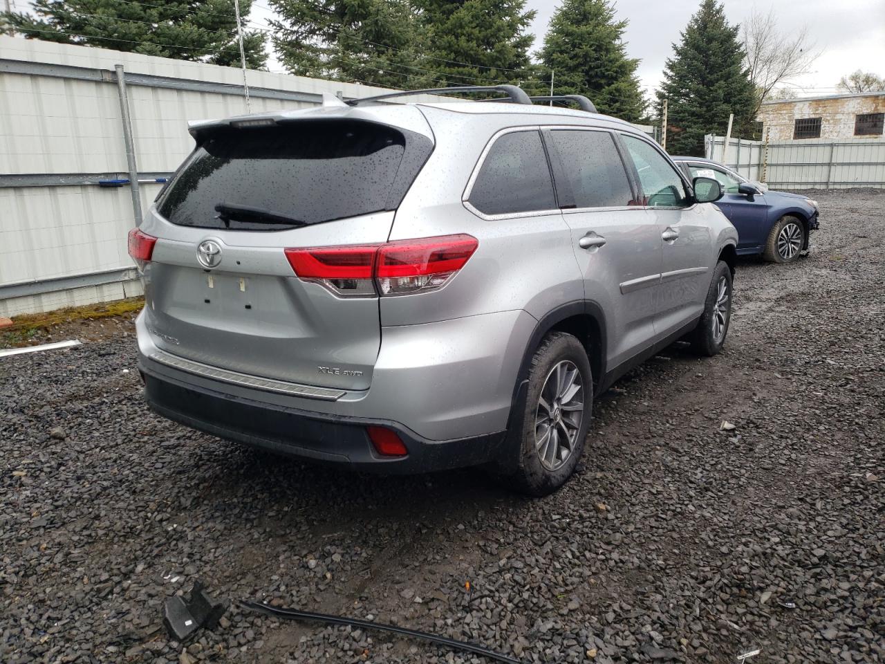 Photo 4 from auction – 2019 TOYOTA HIGHLANDER with VIN 5TDJZRFH7KS622347