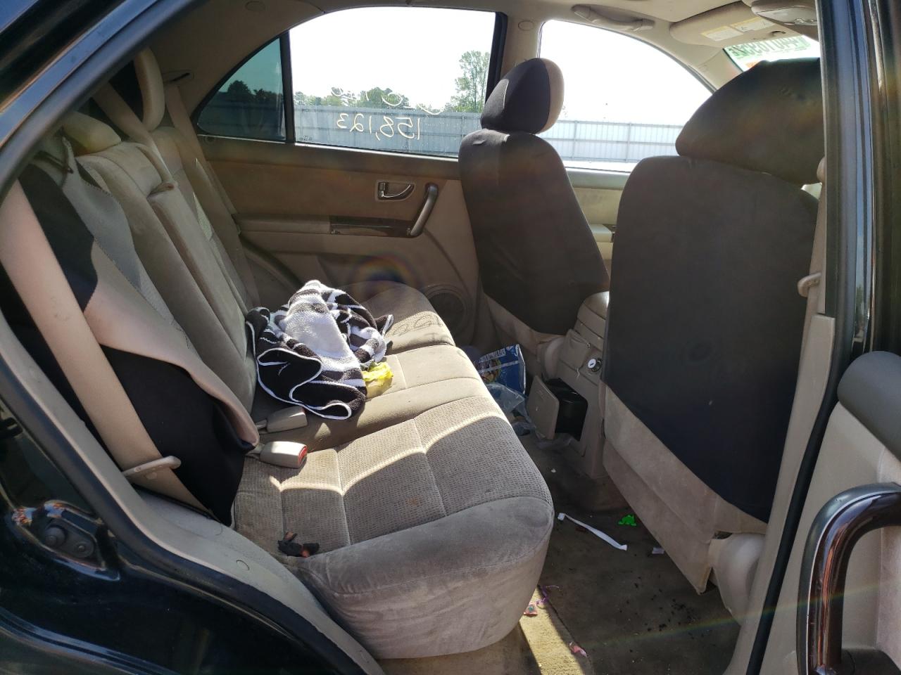 Photo 6 from auction – 2007 KIA SORENTO EX with VIN KNDJD736375707270