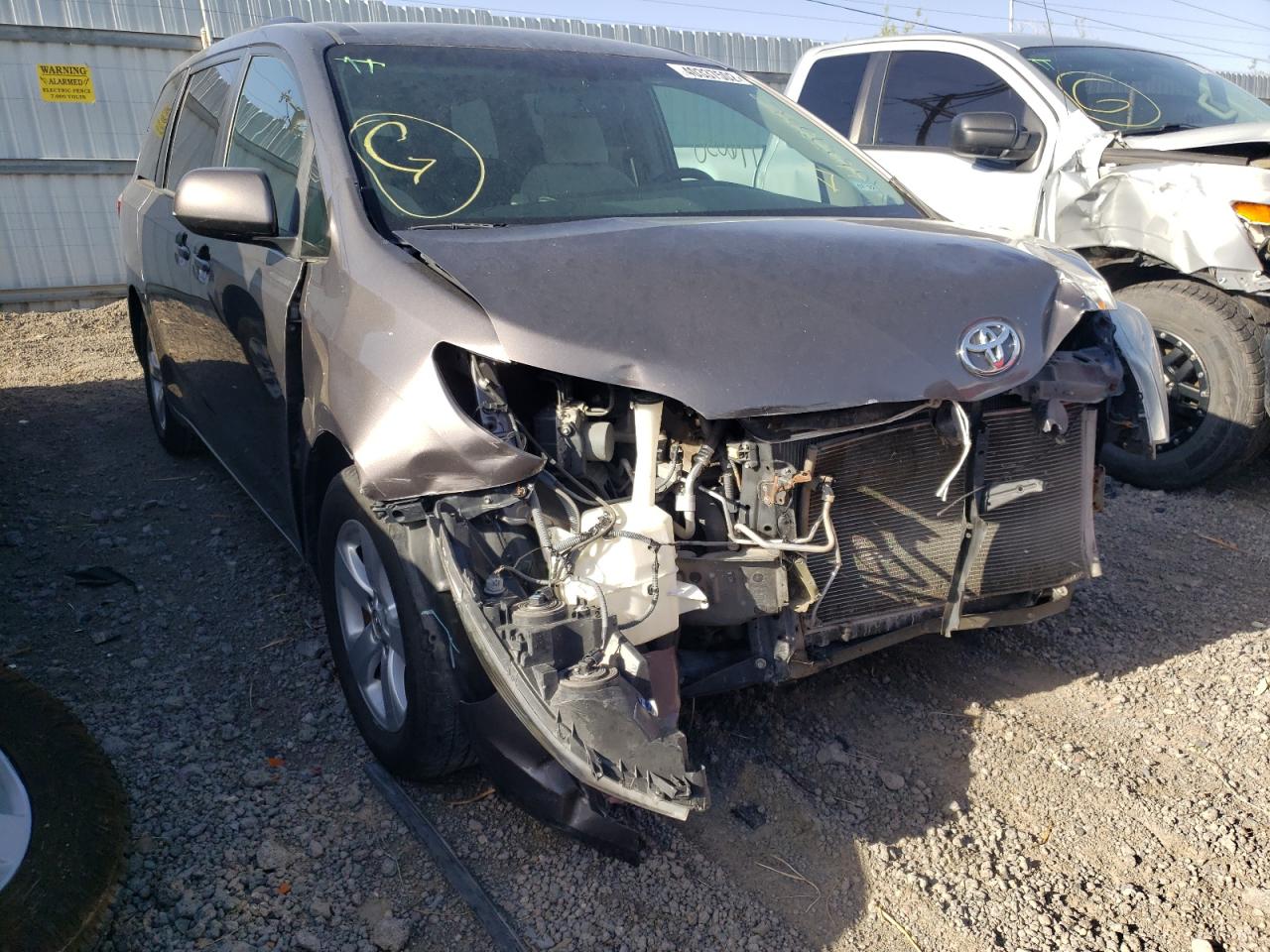 Photo 1 from auction – 2015 TOYOTA SIENNA LE with VIN 5TDKK3DC9FS620828