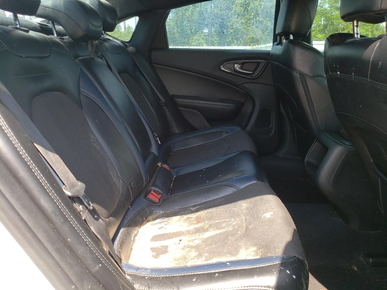 Photo 6 from auction – 2015 CHRYSLER 200 S with VIN 1C3CCCBBXFN564517