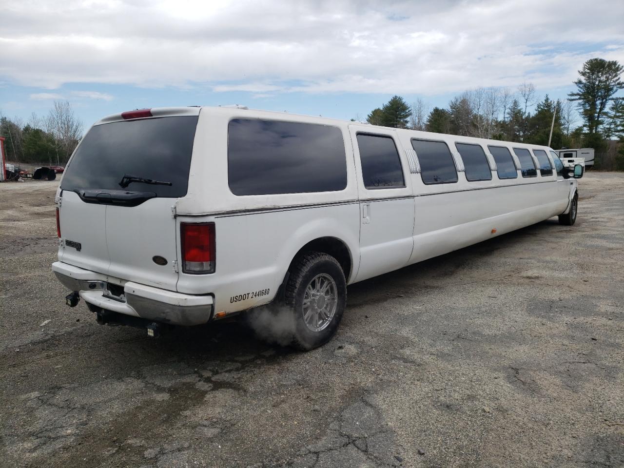 Photo 4 from auction – 2000 FORD EXCURSION with VIN 1FMNU40S2YEC52300