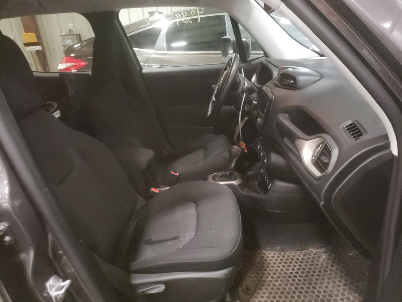 Photo 5 from auction – 2017 JEEP RENEGADE L with VIN ZACCJBBB0HPF36845