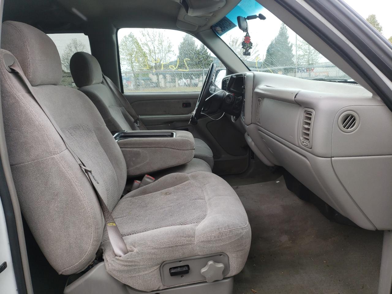 Photo 5 from auction – 2000 CHEVROLET SILVERADO with VIN 2GCEK19T7Y1356643