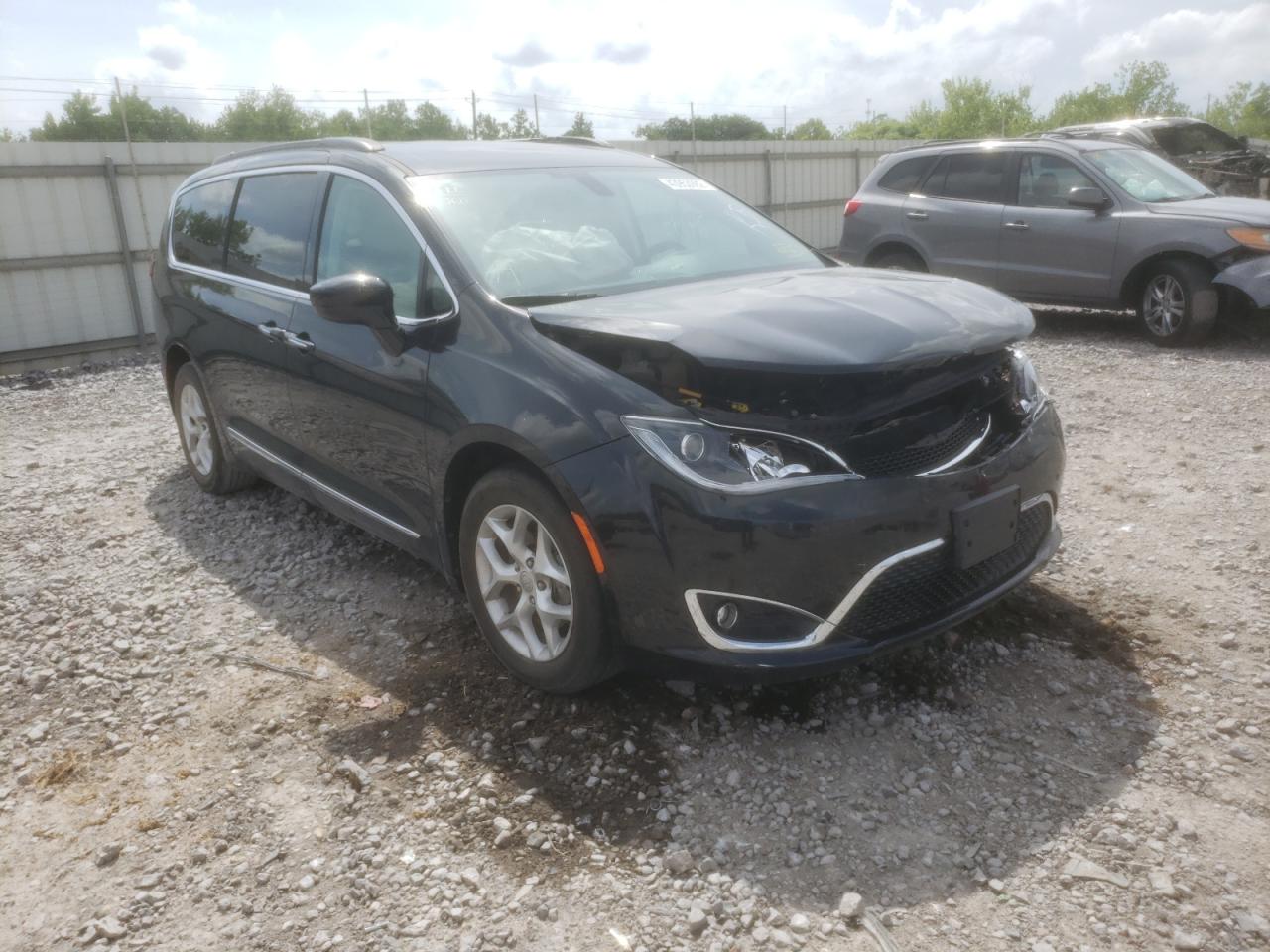 CHRYSLER PACIFICA T 2017 with VIN 2C4RC1BG4HR520721 - Photo from auction