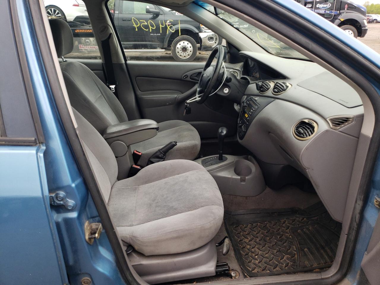 Photo 5 from auction – 2001 FORD FOCUS SE with VIN 1FAFP34381W142368