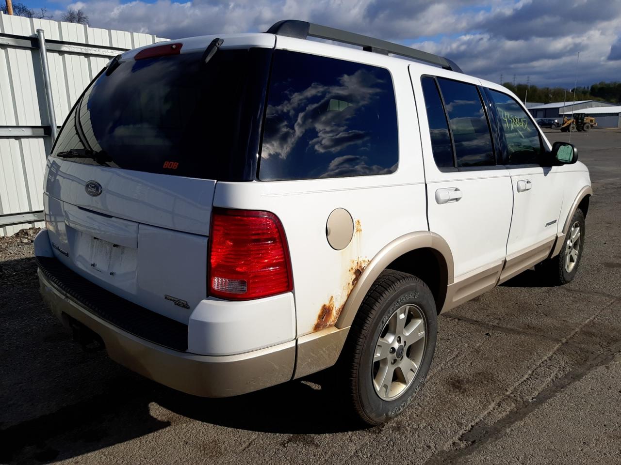 Photo 4 from auction – 2005 FORD EXPLORER E with VIN 1FMZU74W95UB50350