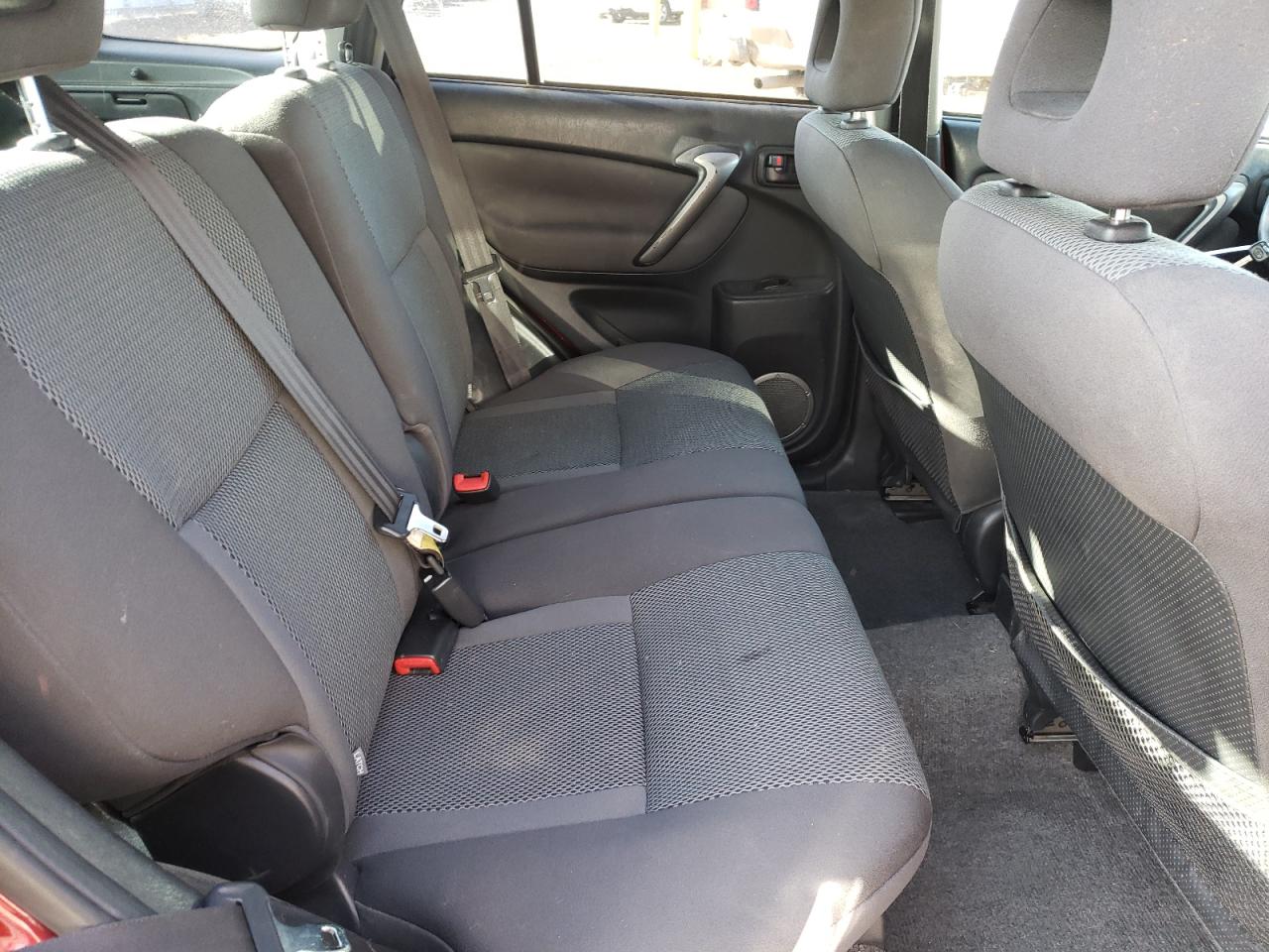Photo 6 from auction – 2004 TOYOTA RAV4 with VIN JTEHD20V740033545