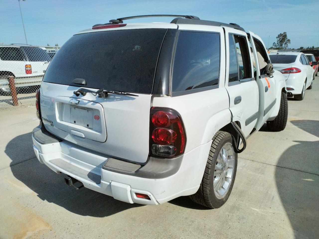 Photo 4 from auction – 2005 CHEVROLET TRAILBLAZE with VIN 1GNDS13SX52118610