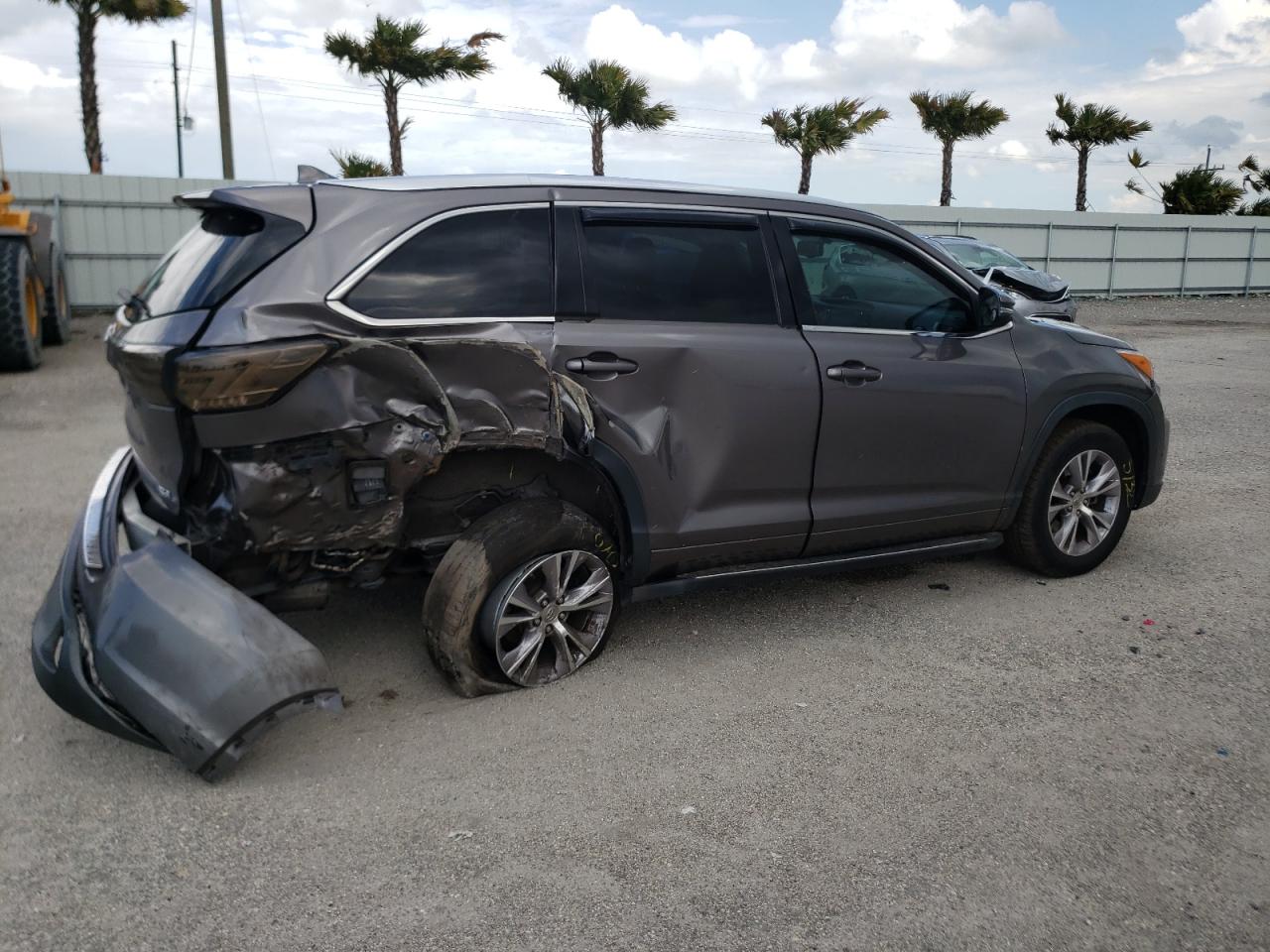 Photo 9 from auction – 2015 TOYOTA HIGHLANDER with VIN 5TDKKRFHXFS043545