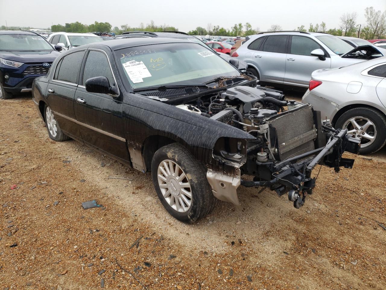 LINCOLN TOWN CAR 2011 with VIN 2LNBL8CV7BX759282 - Photo from auction