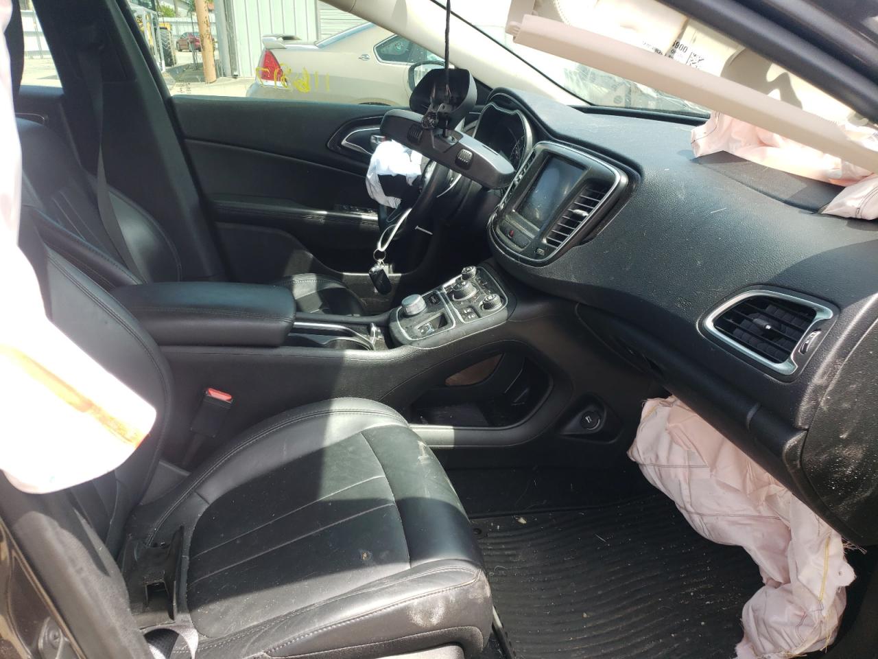 Photo 5 from auction – 2016 CHRYSLER 200 C with VIN 1C3CCCCB4GN101577