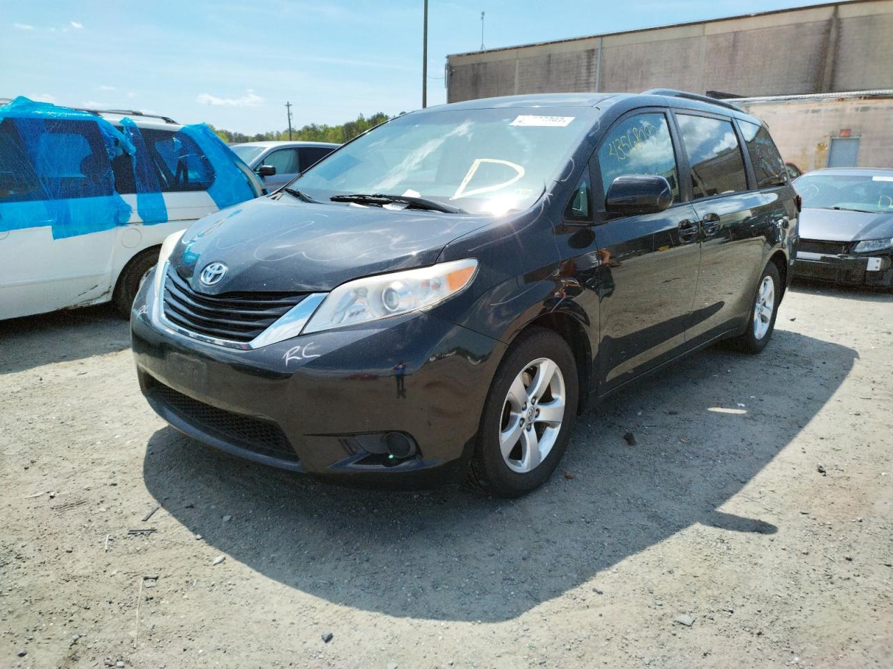 Photo 2 from auction – 2013 TOYOTA SIENNA LE with VIN 5TDKK3DC3DS355370