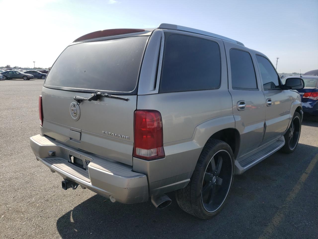 Photo 4 from auction – 2002 CADILLAC ESCALADE L with VIN 1GYEK63N02R106127