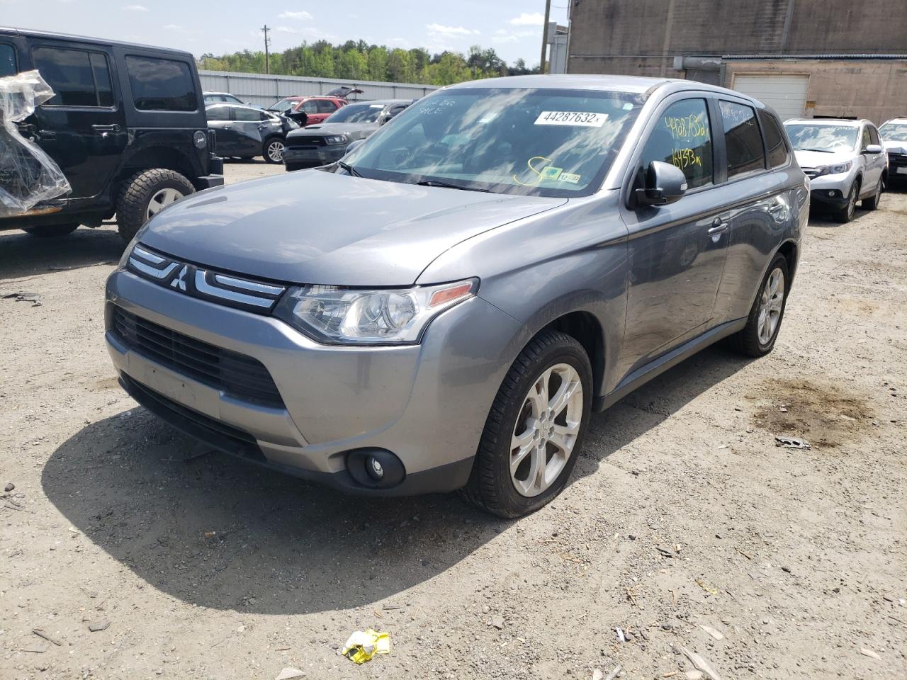 Photo 2 from auction – 2014 MITSUBISHI OUTLANDER with VIN JA4AZ3A3XEZ003733