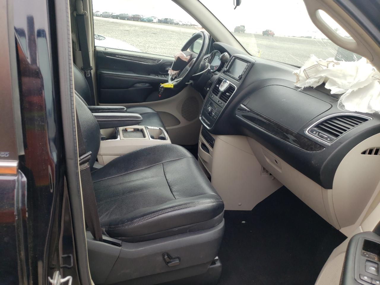Photo 5 from auction – 2011 CHRYSLER TOWN & COU with VIN 2A4RR8DG7BR500243