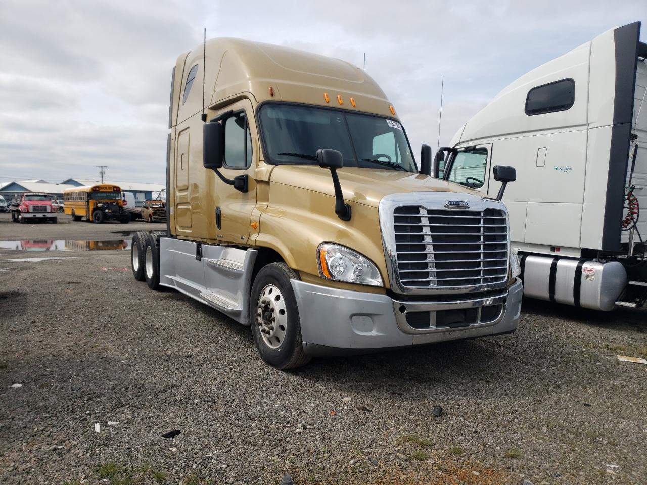FREIGHTLINER CASCADIA 1 2015 with VIN 3AKJGLD5XFSGM0151 - Photo from auction