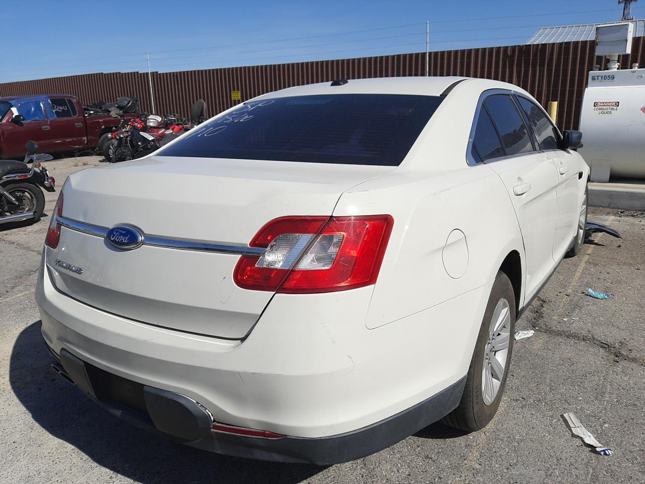 Photo 4 from auction – 2011 FORD TAURUS SE with VIN 1FAHP2DW0BG170898