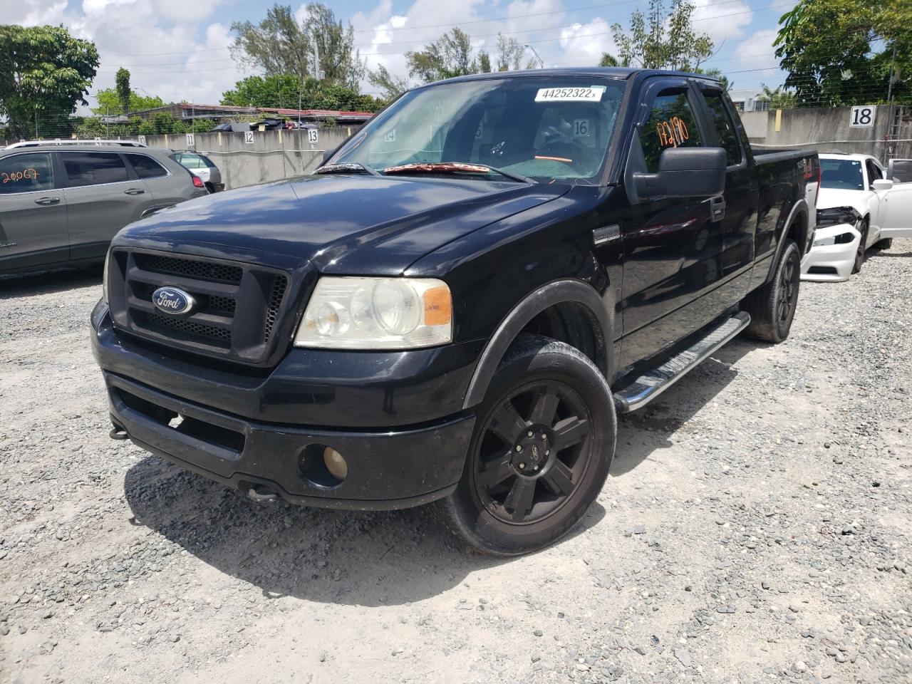 Photo 2 from auction – 2006 FORD F150 with VIN 1FTPX14506NA88601