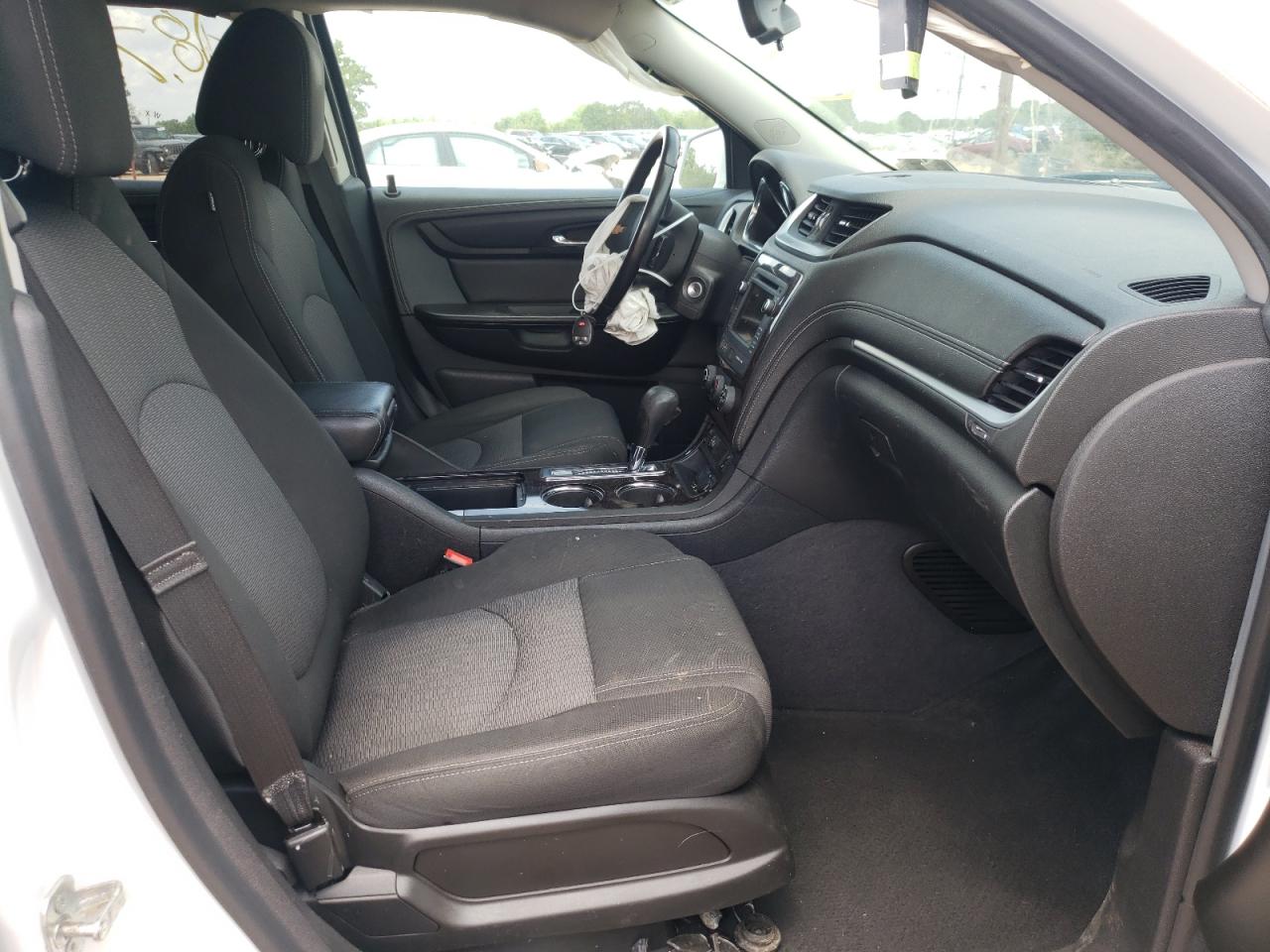 Photo 5 from auction – 2016 CHEVROLET TRAVERSE L with VIN 1GNKVGKD8GJ103925