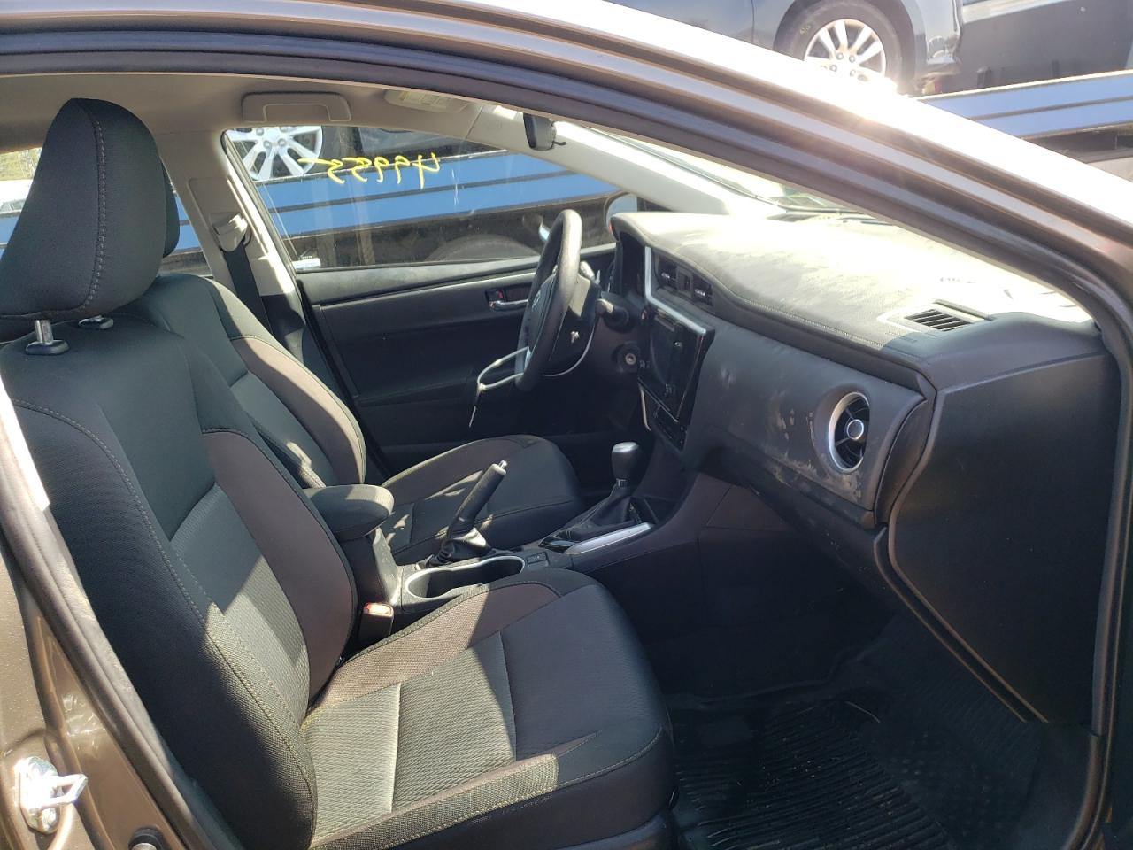 Photo 5 from auction – 2019 TOYOTA COROLLA L with VIN 2T1BURHE4KC187091