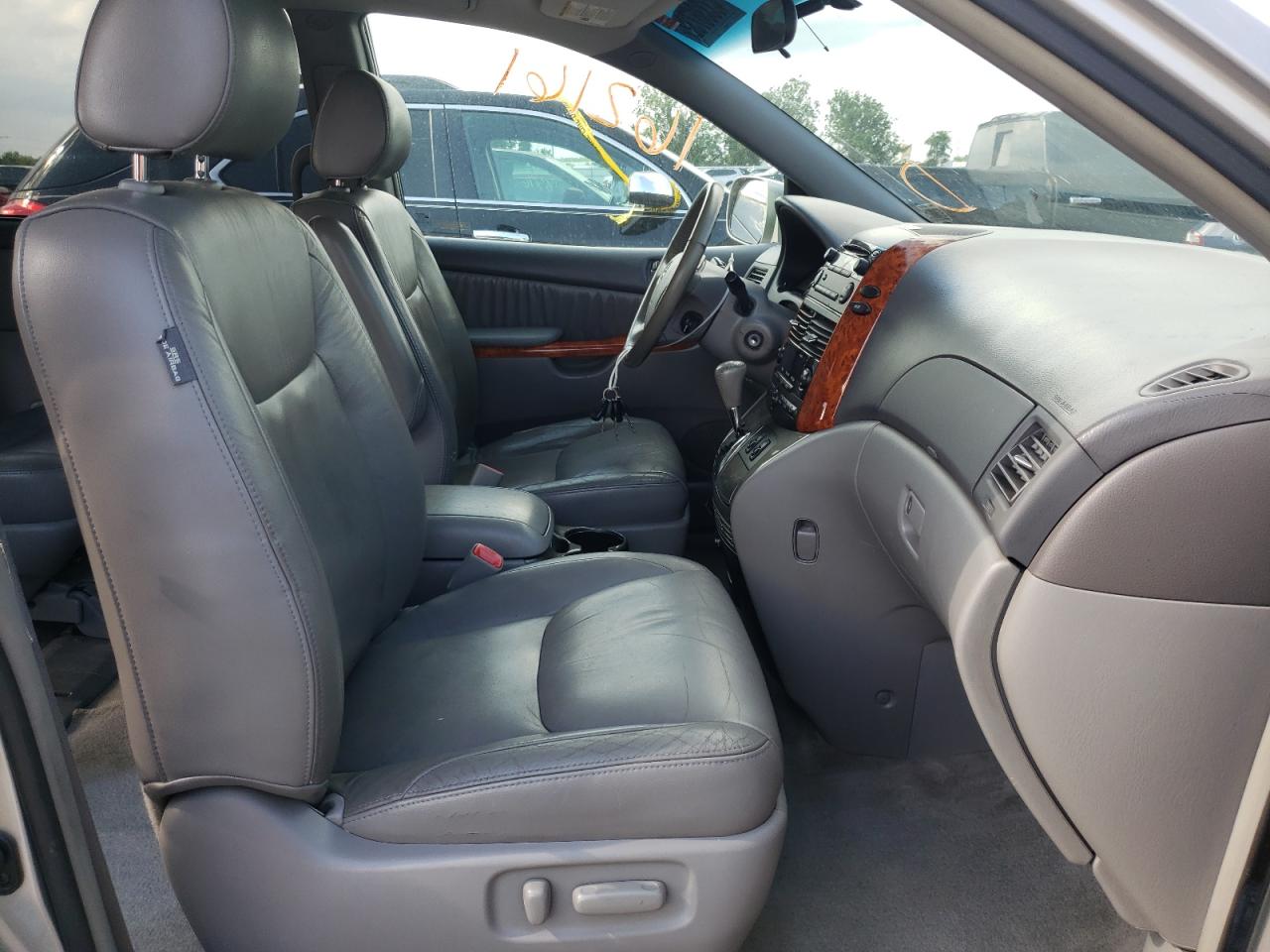 Photo 5 from auction – 2006 TOYOTA SIENNA XLE with VIN 5TDBA22C46S073211