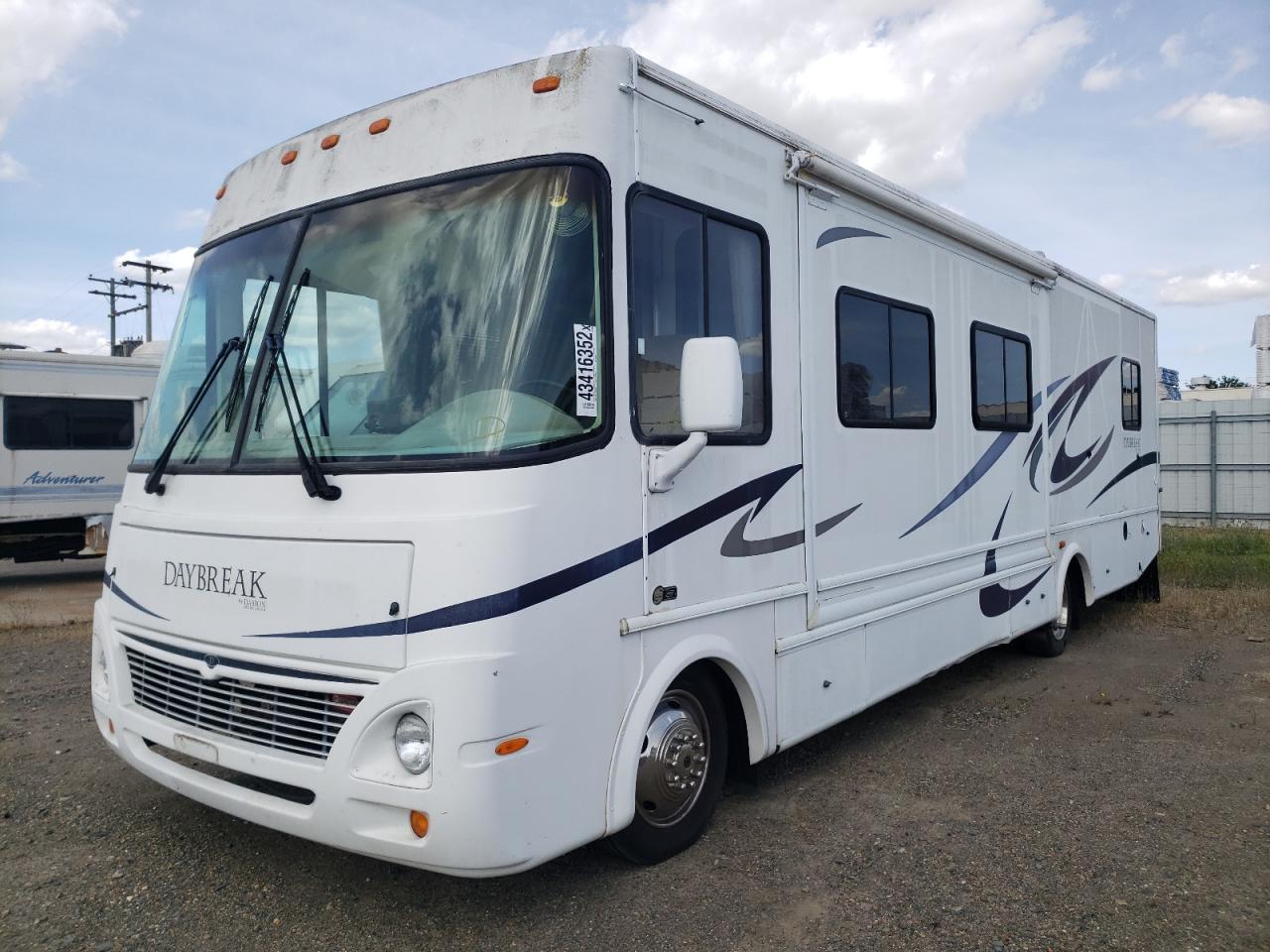 Photo 2 from auction – 2005 WORKHORSE CUSTOM CHASSIS MOTORHOME with VIN 5B4LP57G143394658
