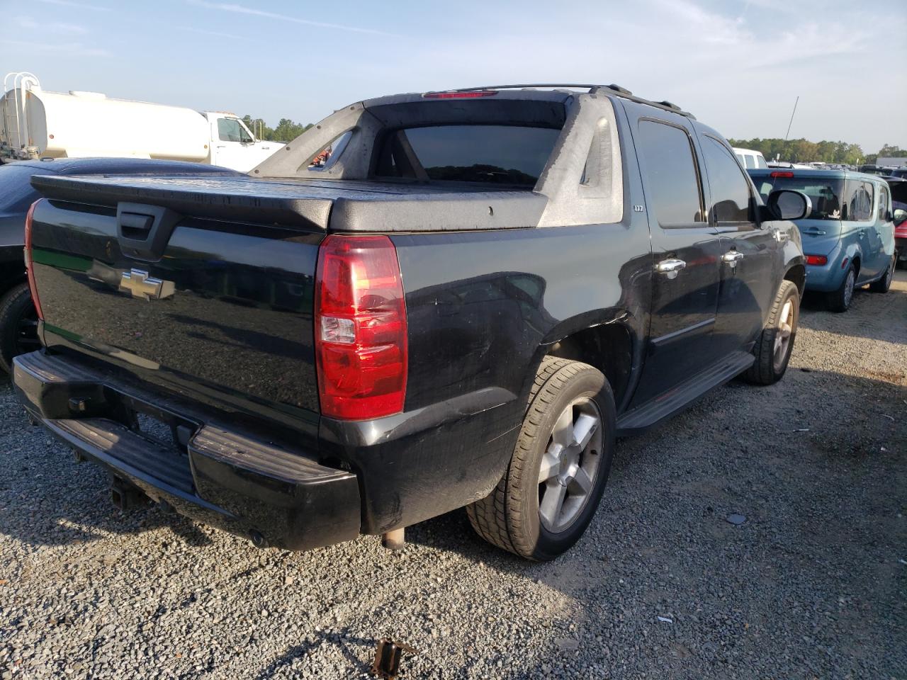 Photo 4 from auction – 2008 CHEVROLET AVALANCHE with VIN 3GNFK12398G263491