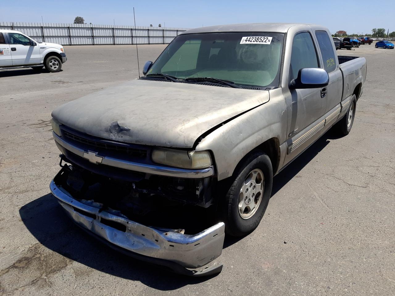 Photo 2 from auction – 2000 CHEVROLET SILVERADO with VIN 2GCEC19V0Y1232194