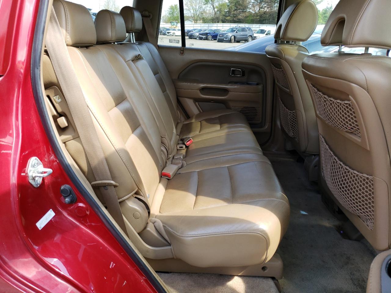 Photo 6 from auction – 2006 HONDA PILOT EX with VIN 5FNYF18766B022880